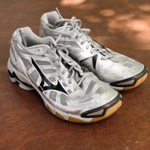 Mizuno Sz 9.5US Volleyball shoes worn once